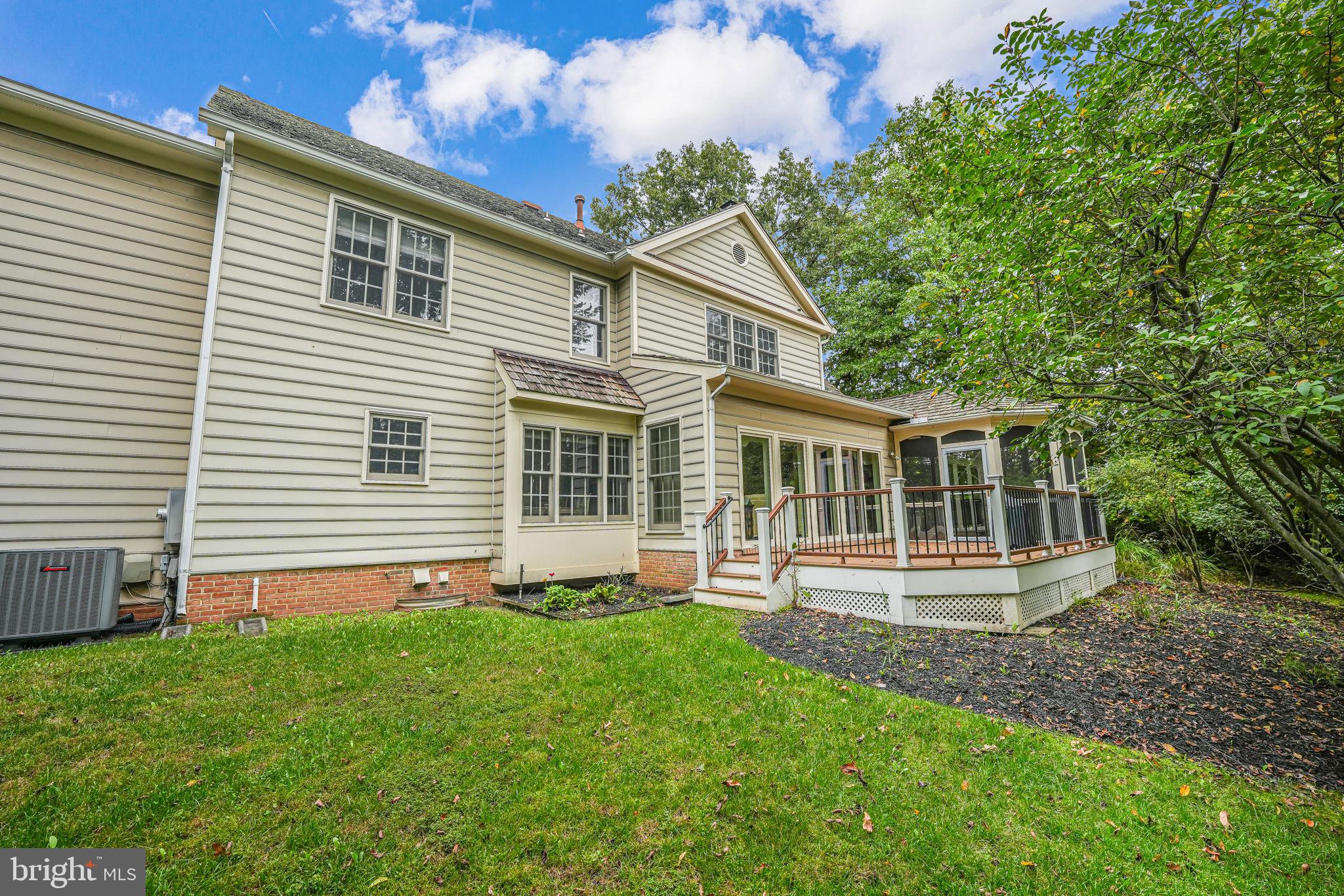 3601 Lamplight Dr