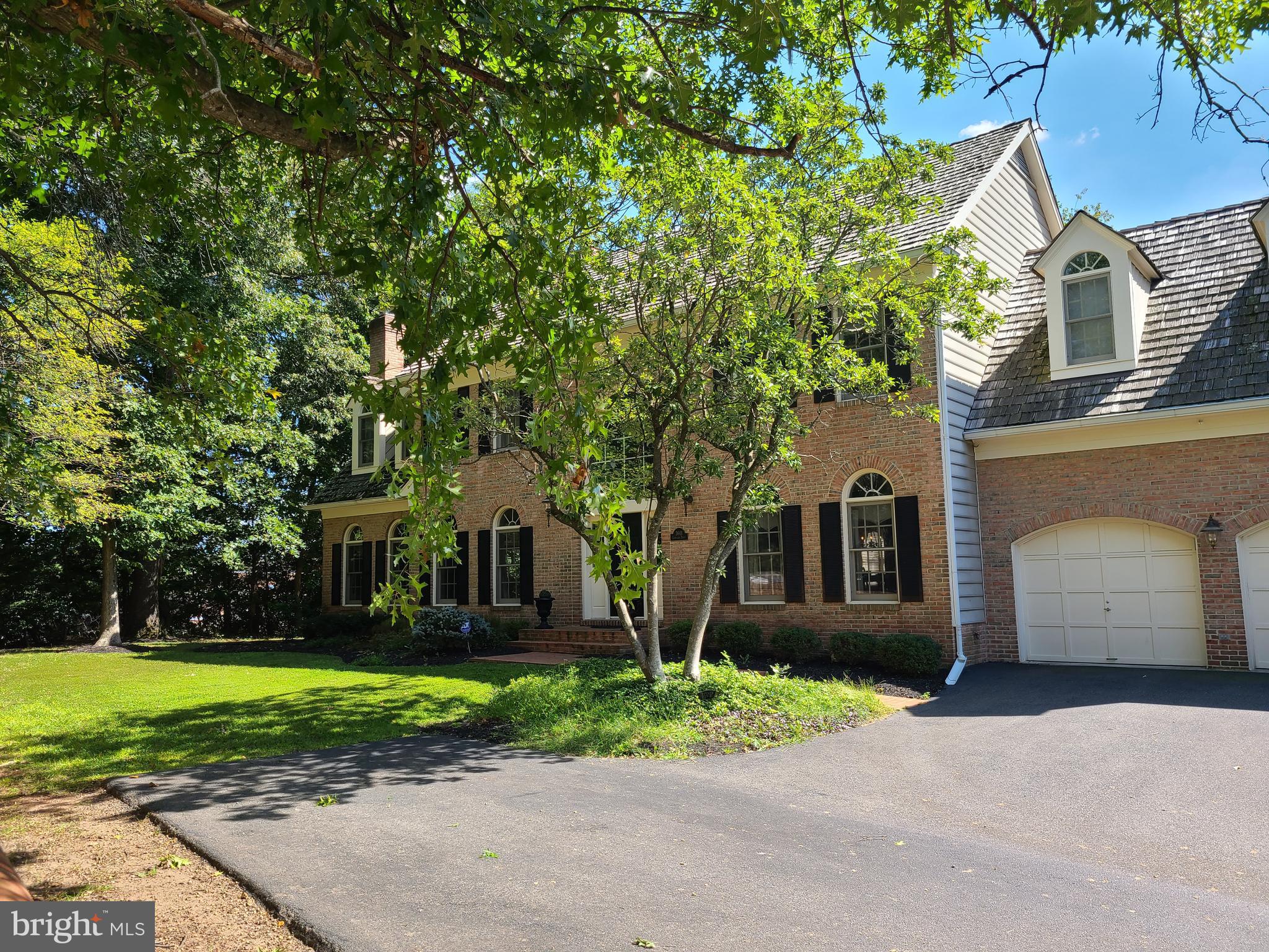3601 Lamplight Dr