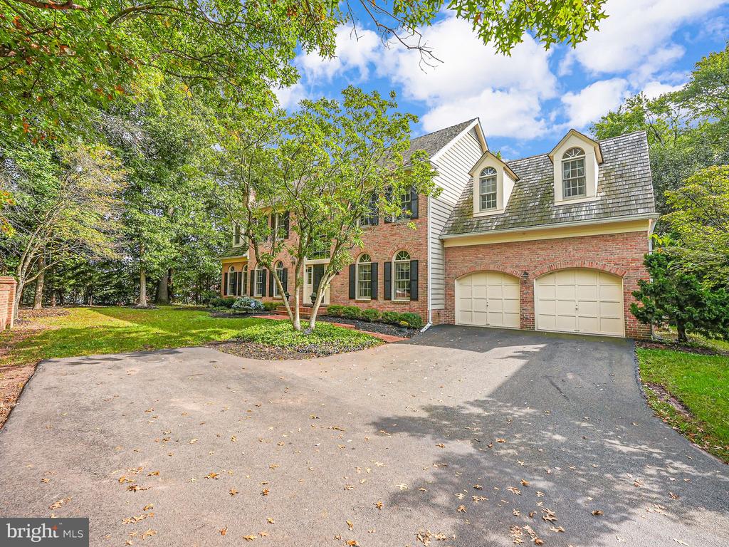 3601 Lamplight Dr