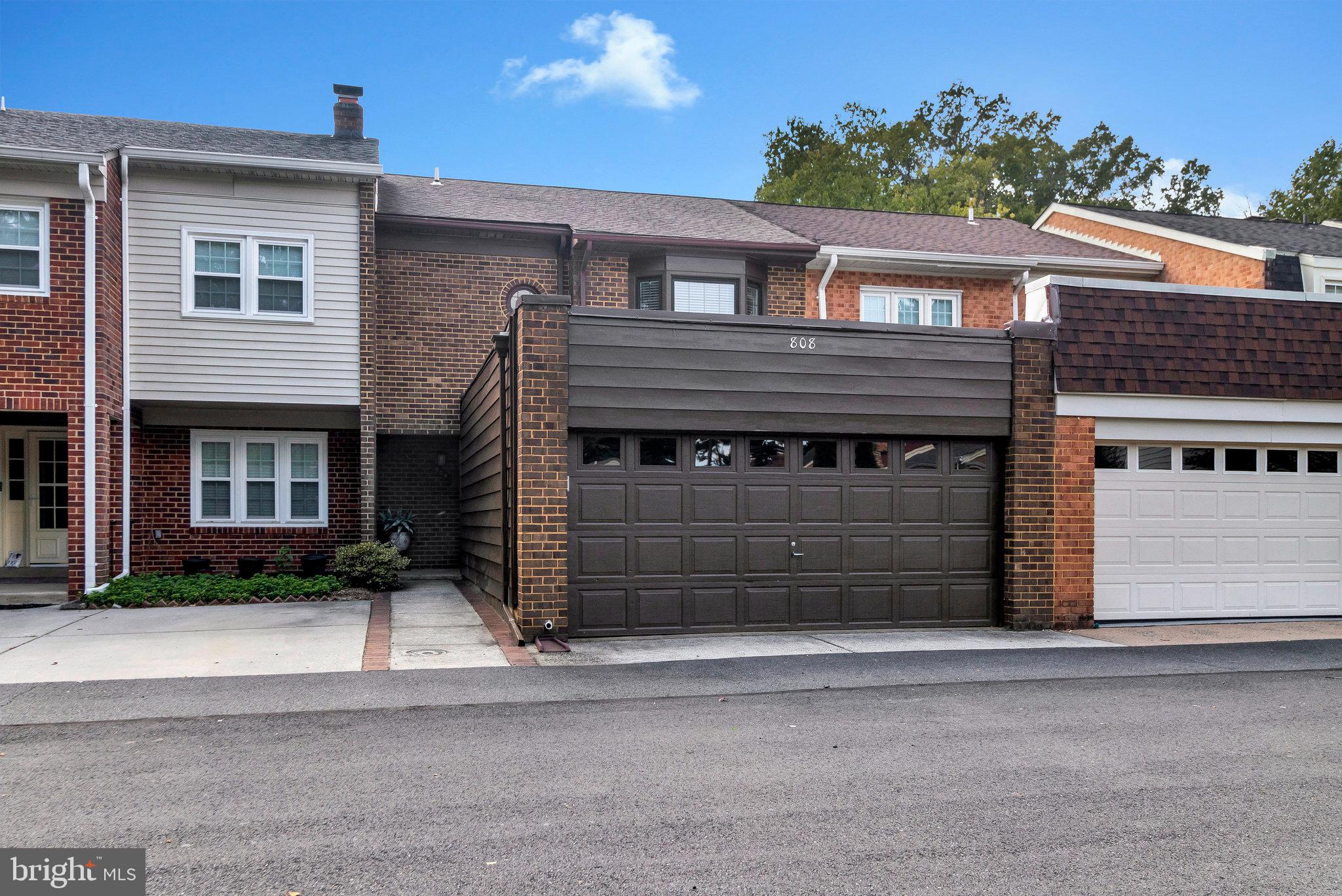808 Hunter Ct SW