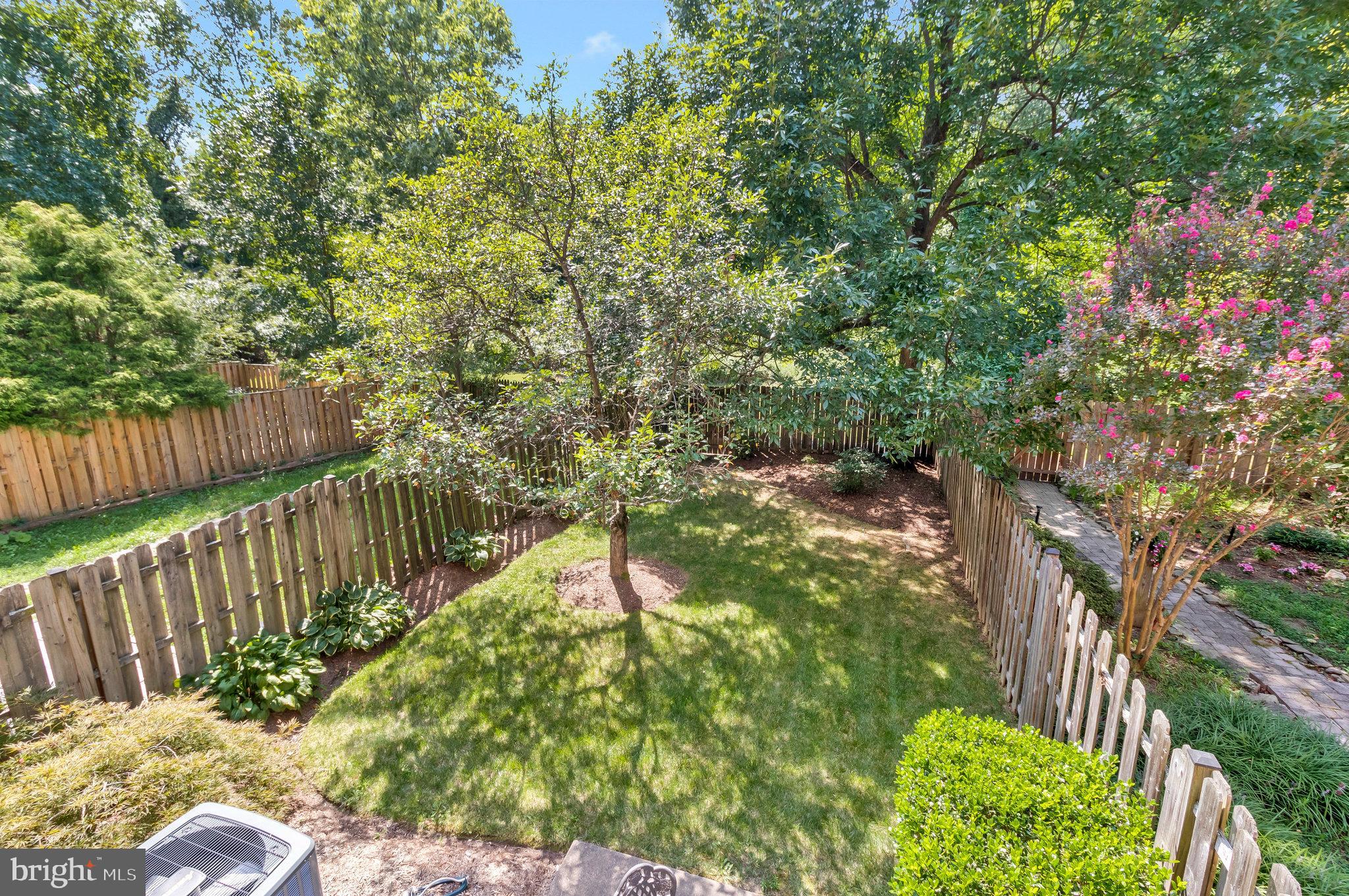 808 Hunter Ct SW
