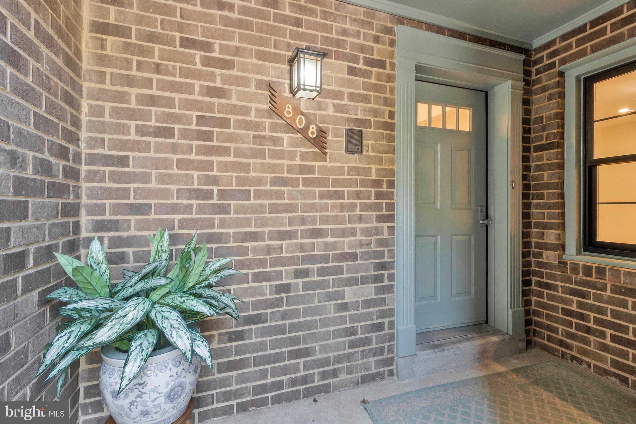808 Hunter Ct SW
