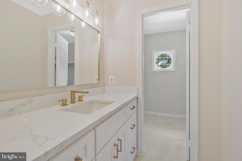 808 Hunter Ct SW