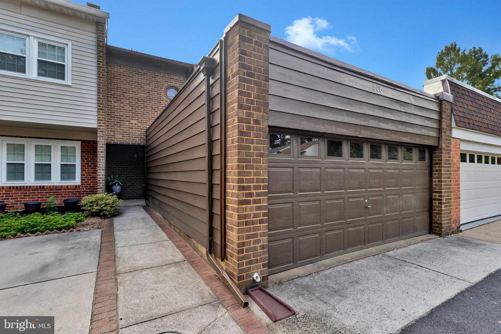808 Hunter Ct SW