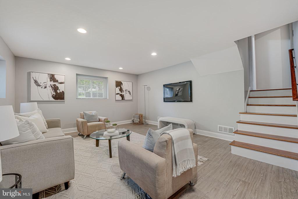 10315 Blake Ln