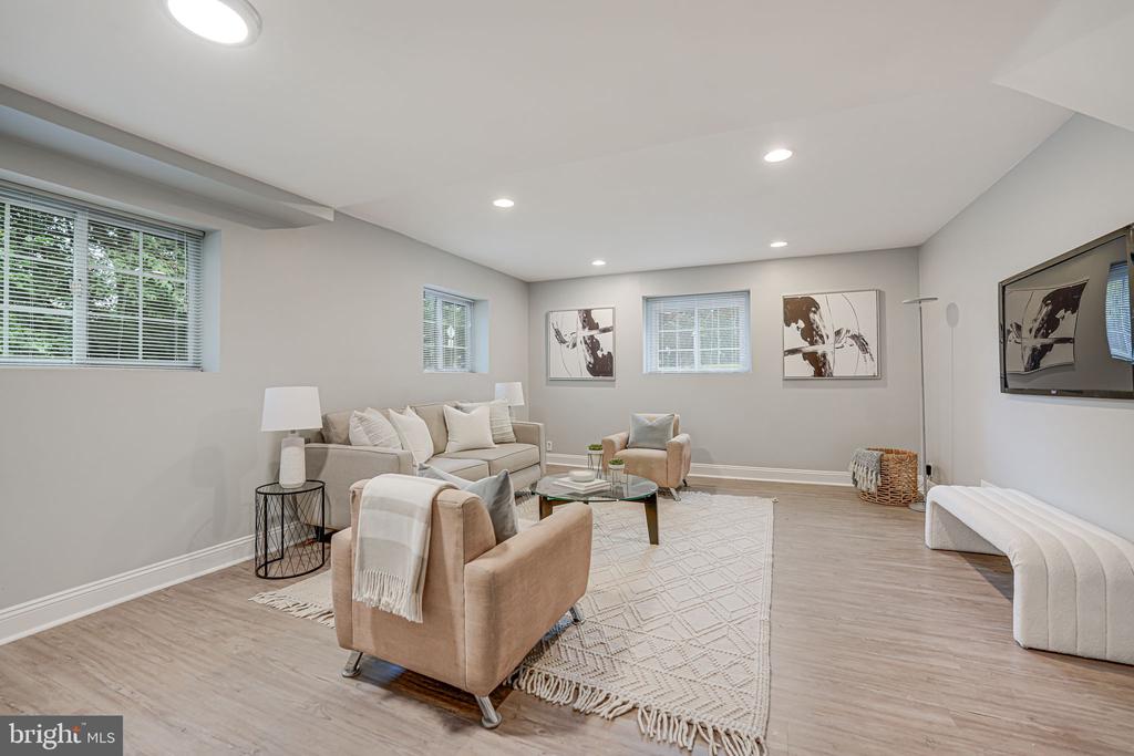 10315 Blake Ln