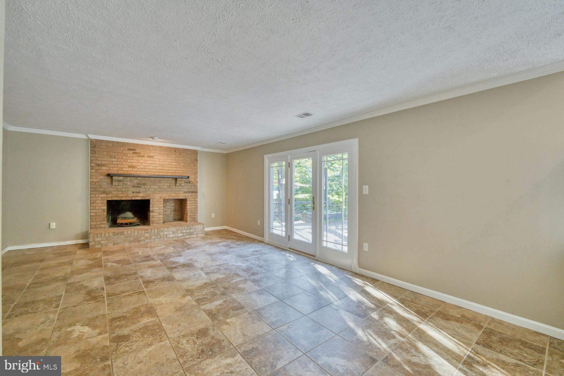 1200 Shaker Dr