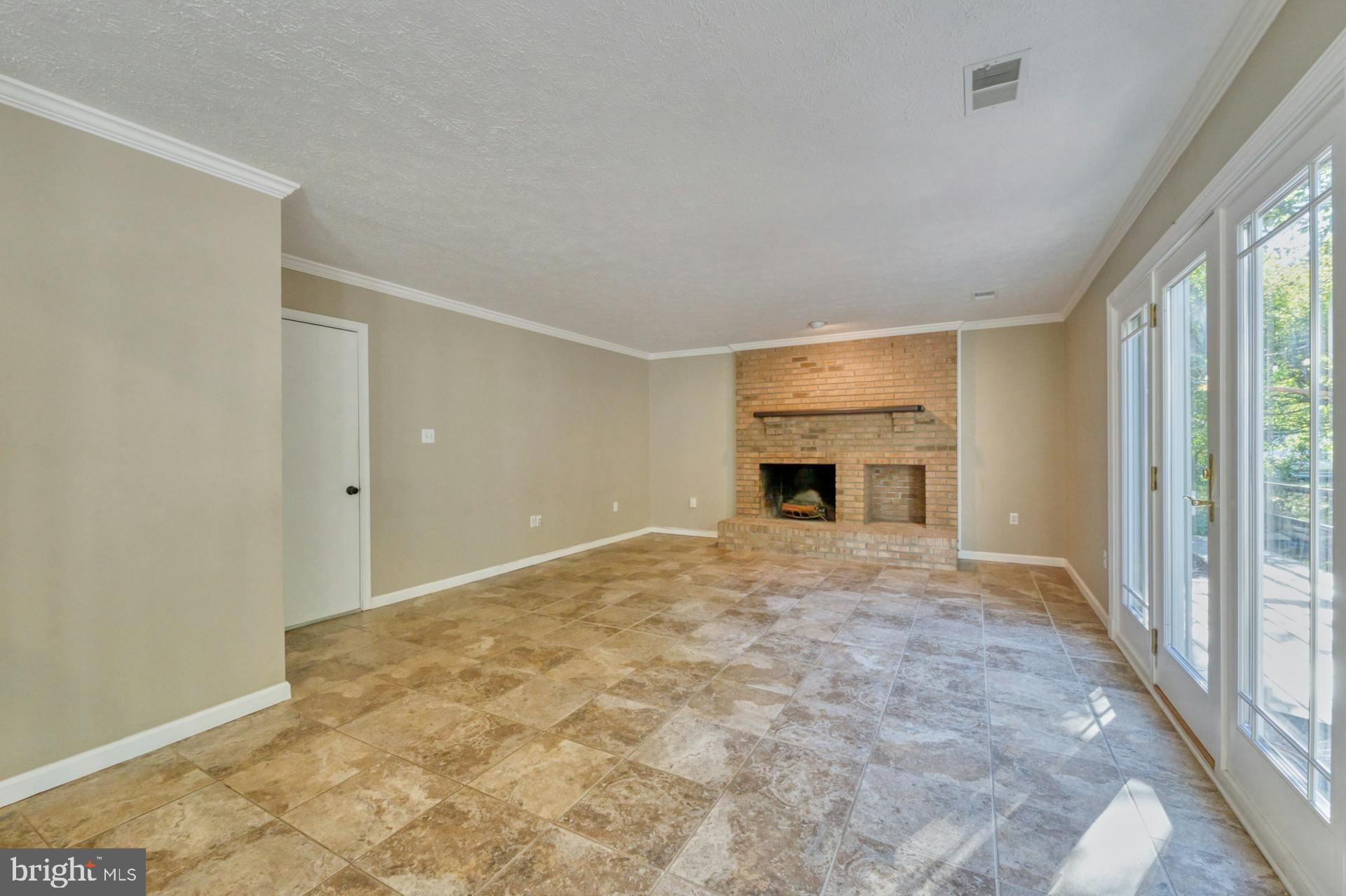 1200 Shaker Dr