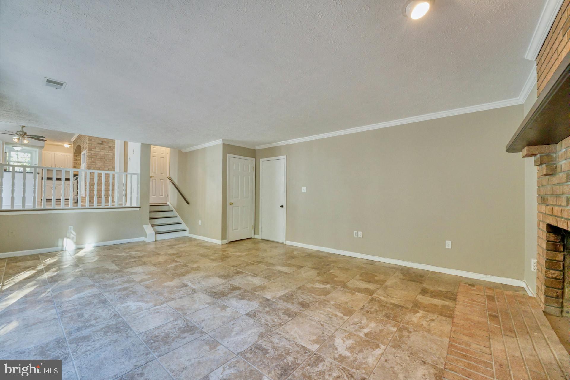 1200 Shaker Dr