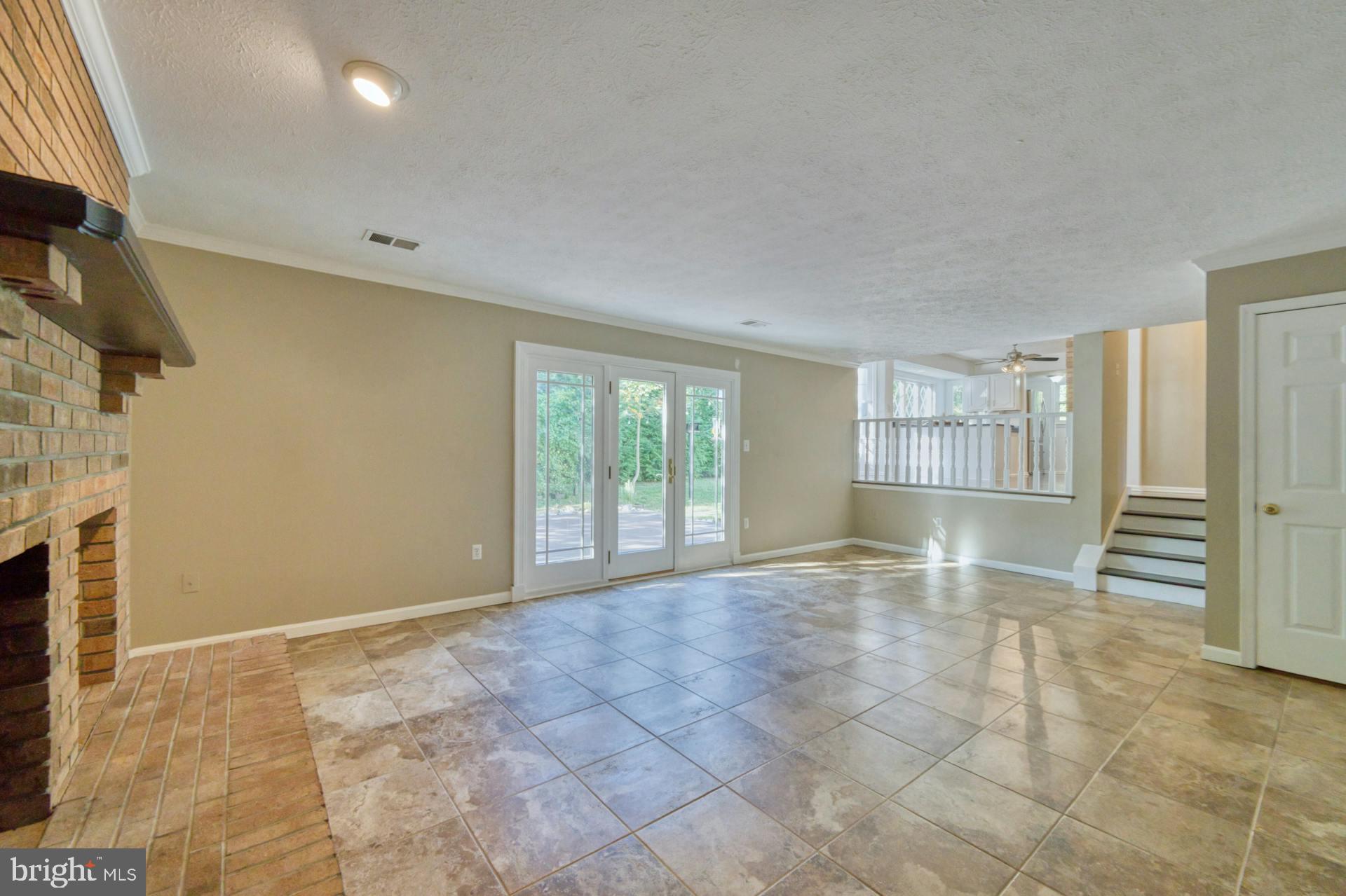 1200 Shaker Dr