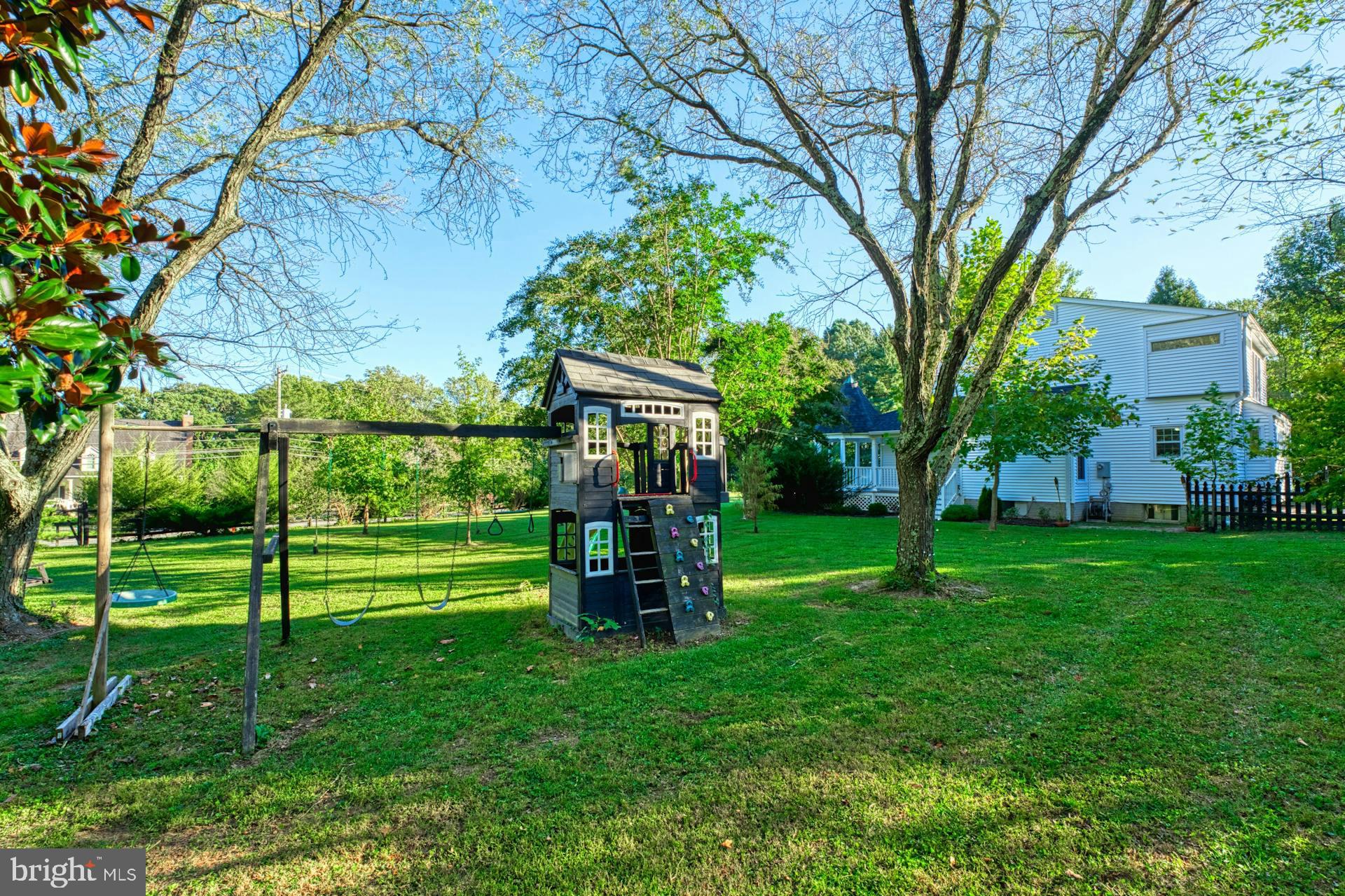 1200 Shaker Dr