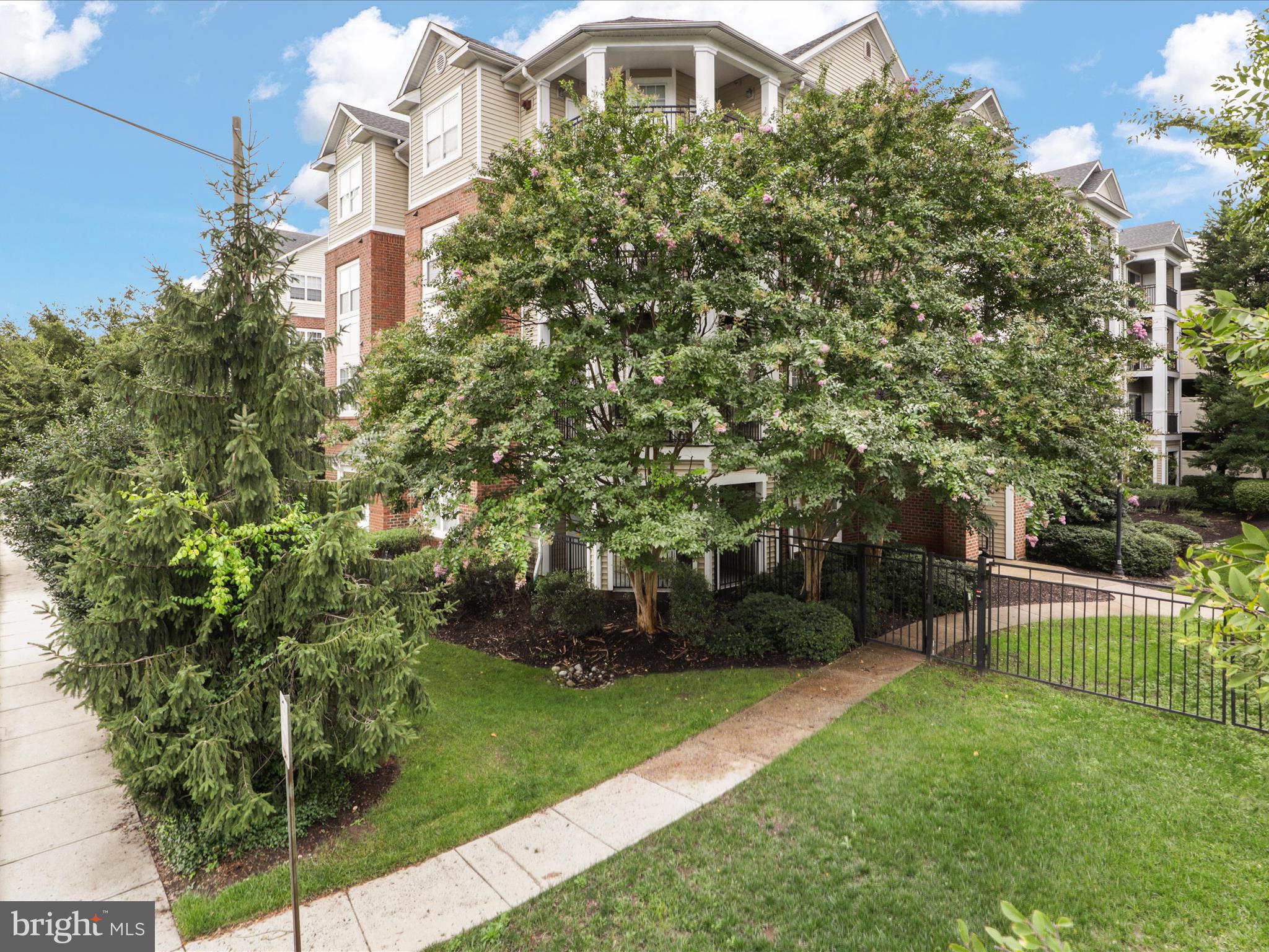 12937 Centre Park Cir #404