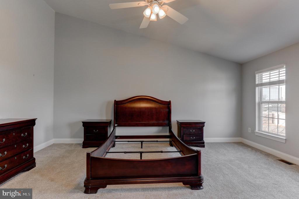 8057 GATEHOUSE RD #20