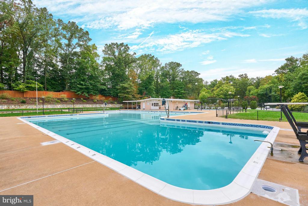 8306 Carrleigh Pkwy