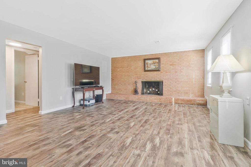 7406 Beverly Manor Dr