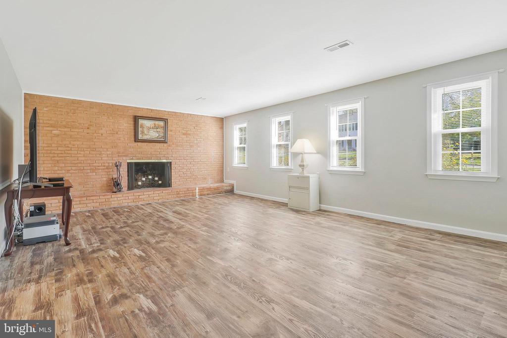 7406 Beverly Manor Dr
