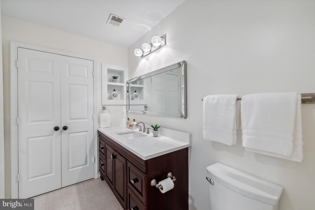 2229 Lovedale Ln #302b