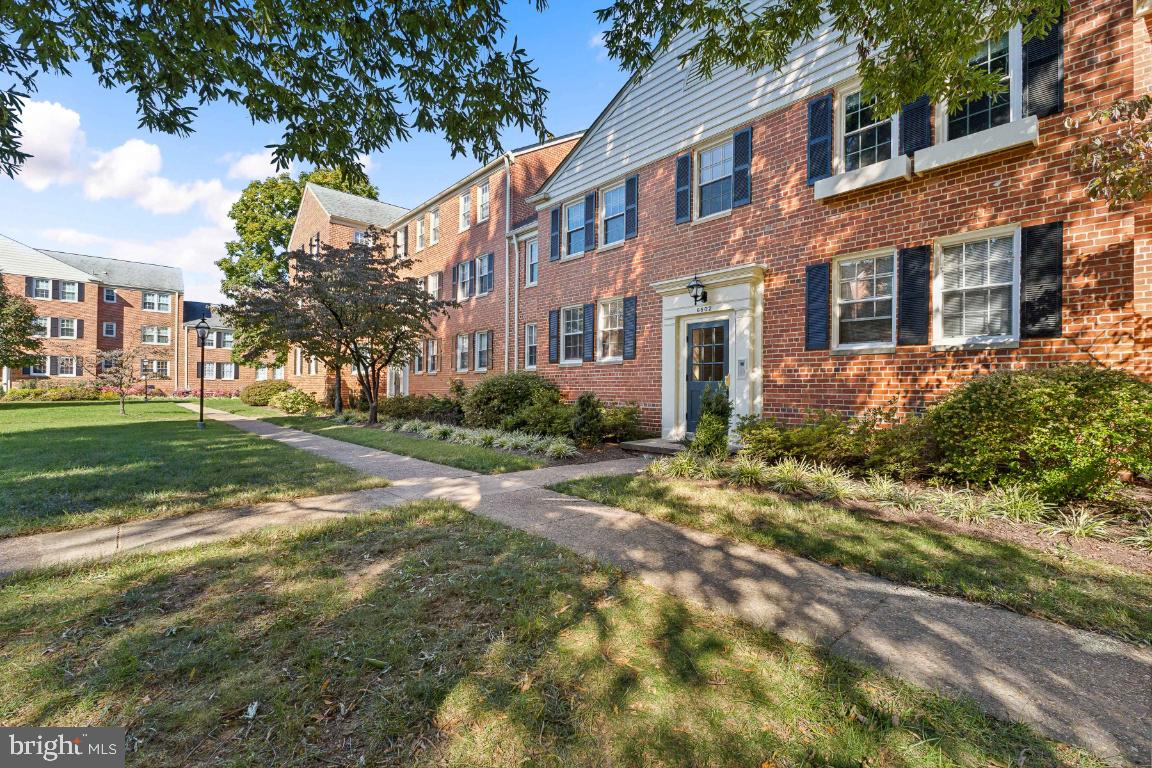 6502 Potomac Ave #B1
