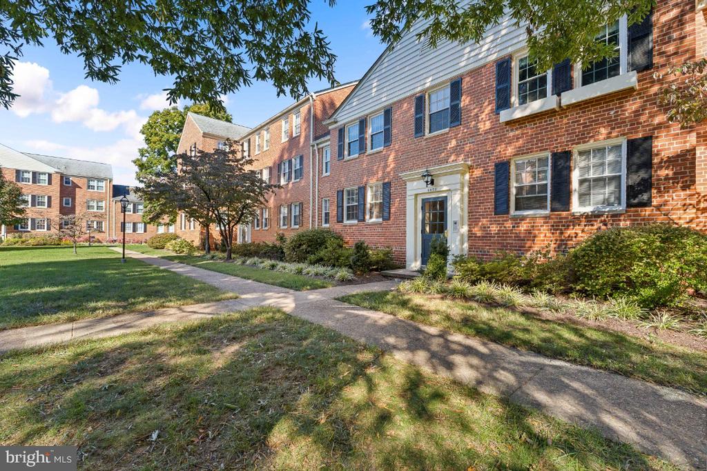 6502 Potomac Ave #B1