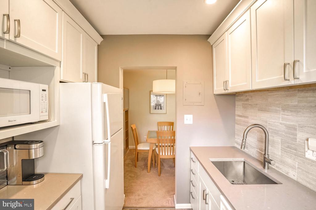 2827 KALMIA LEE COURT B-202