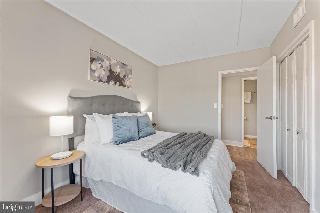 200 Locust St SE #403