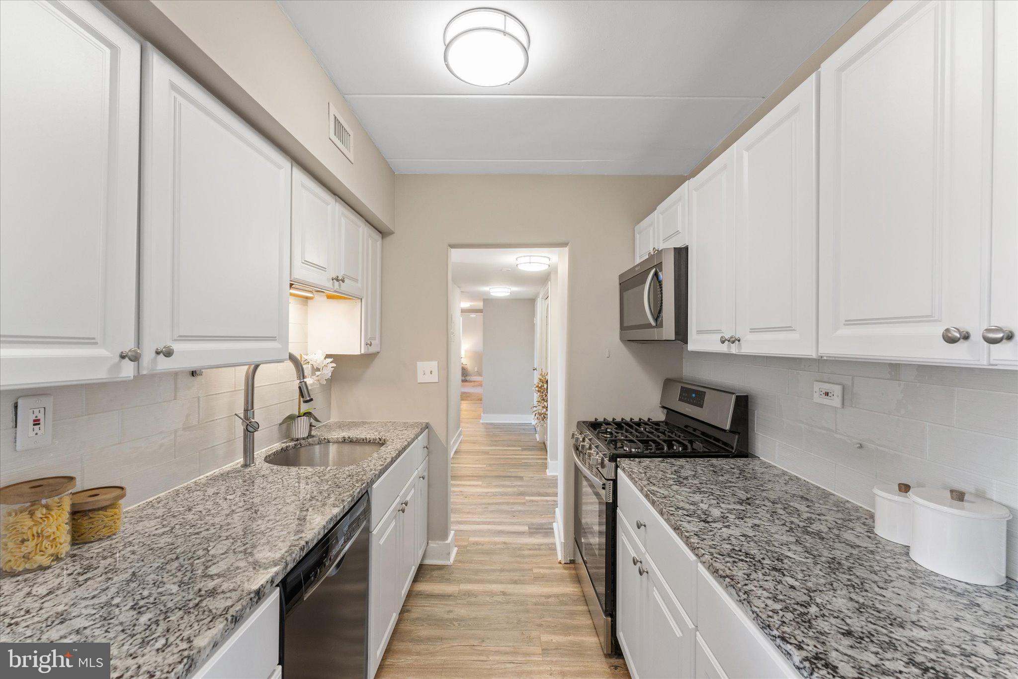 200 Locust St SE #403