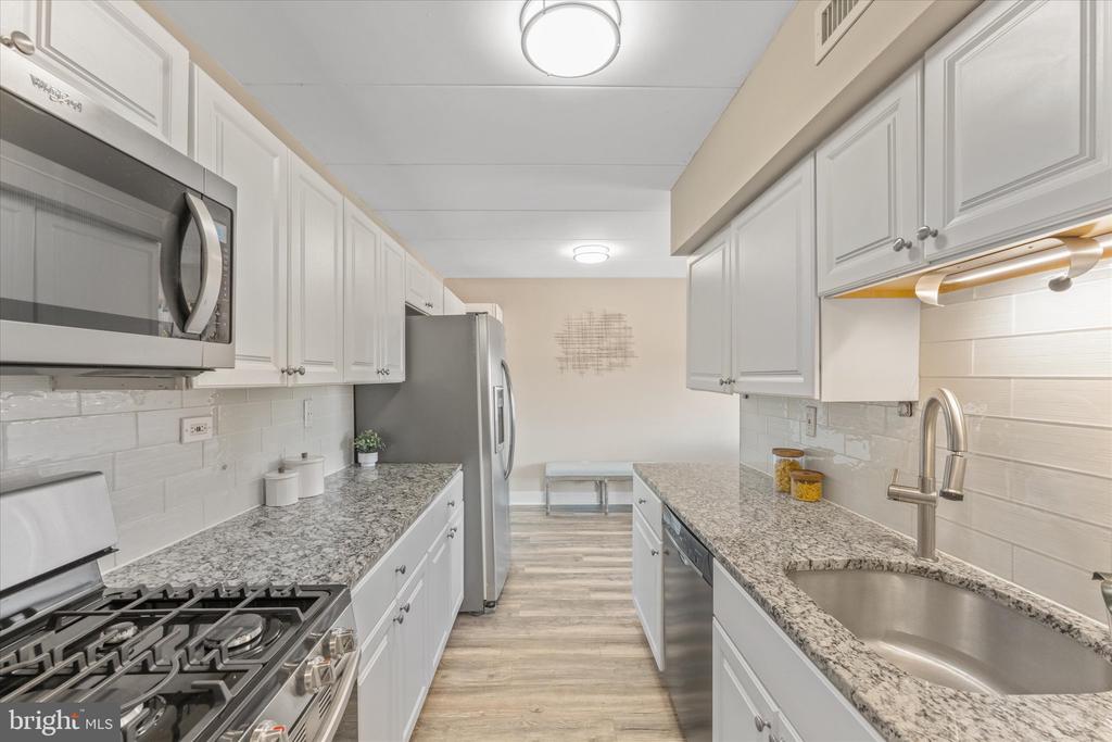 200 Locust St SE #403