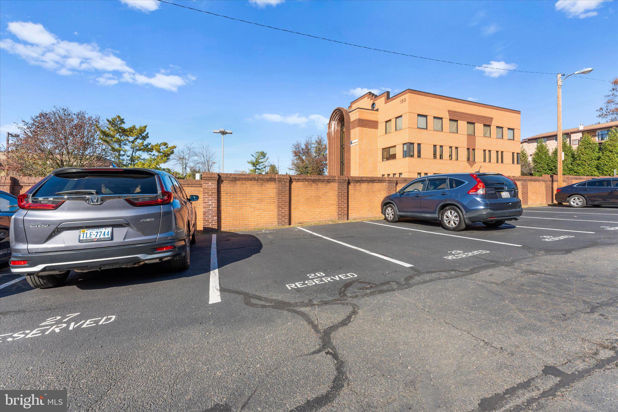 200 Locust St SE #403