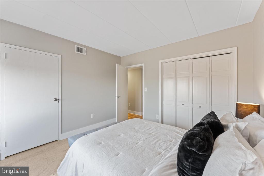 200 Locust St SE #403