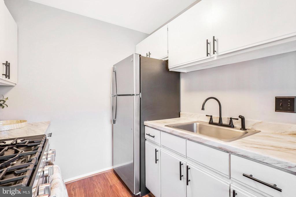 4965 Americana Dr #4965e