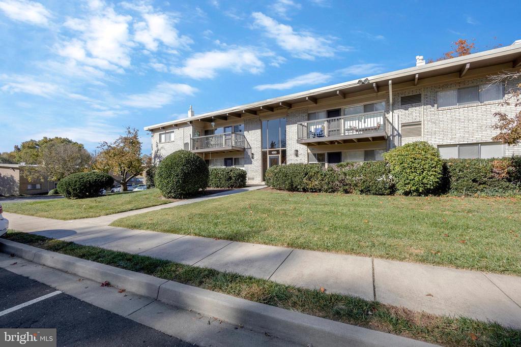 4965 Americana Dr #4965e