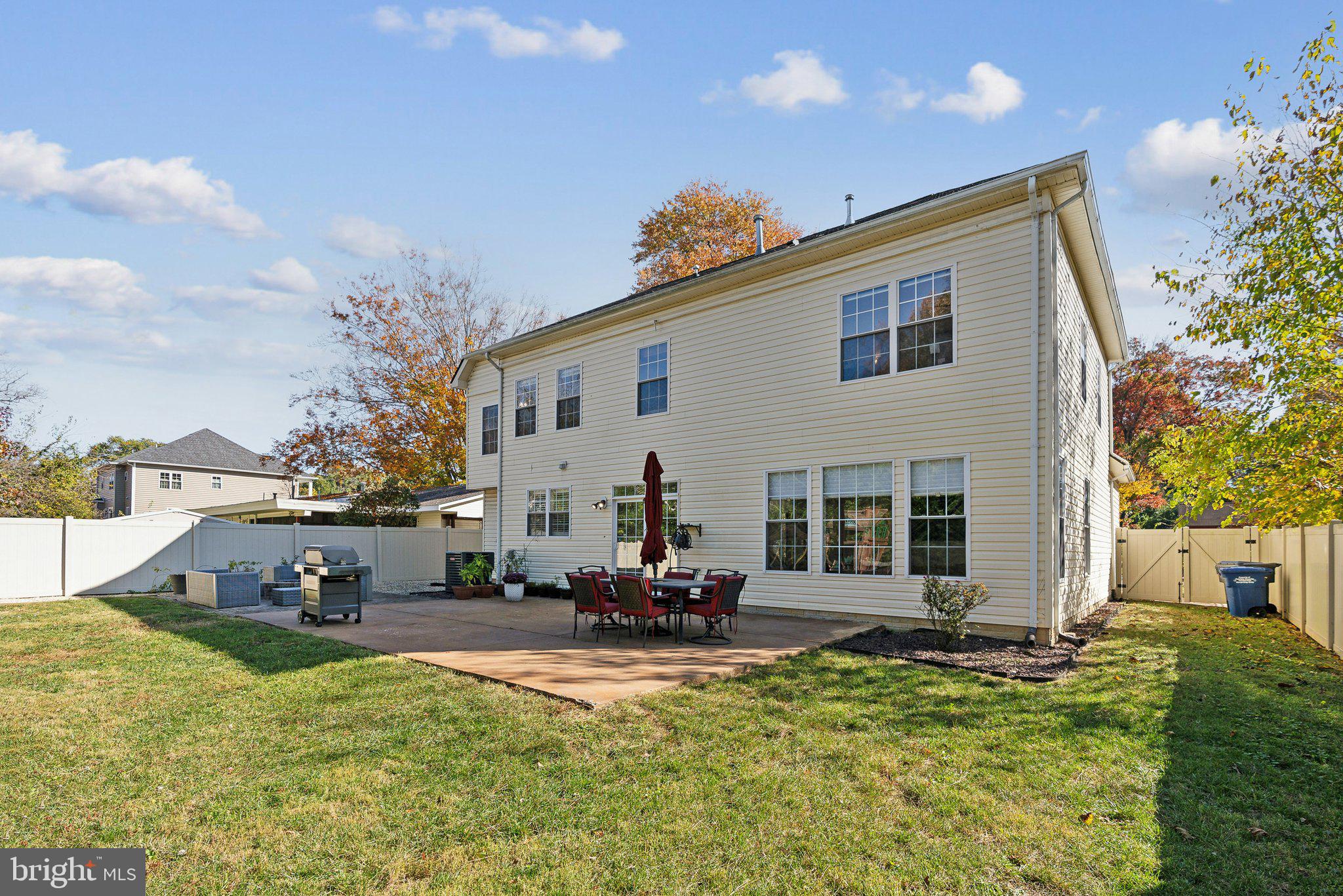 7208 Pine Dr
