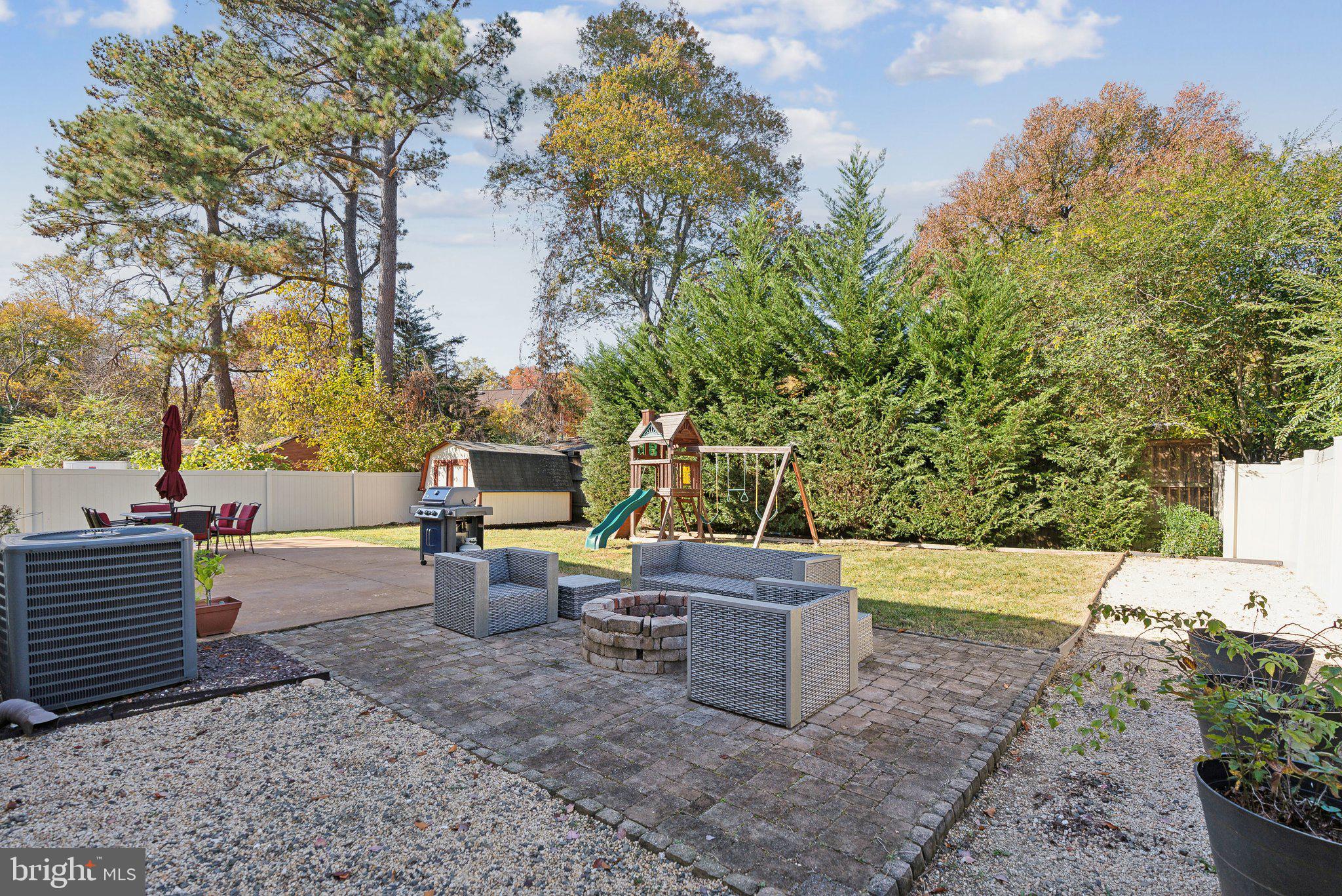 7208 Pine Dr
