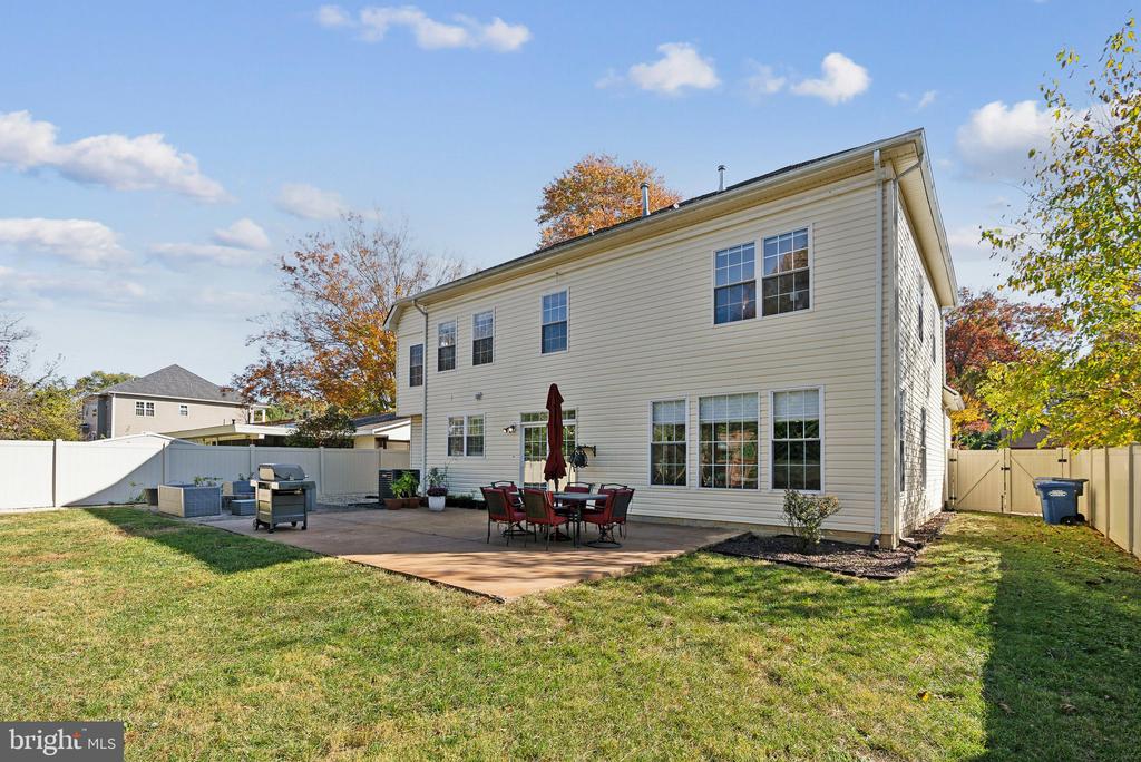 7208 Pine Dr