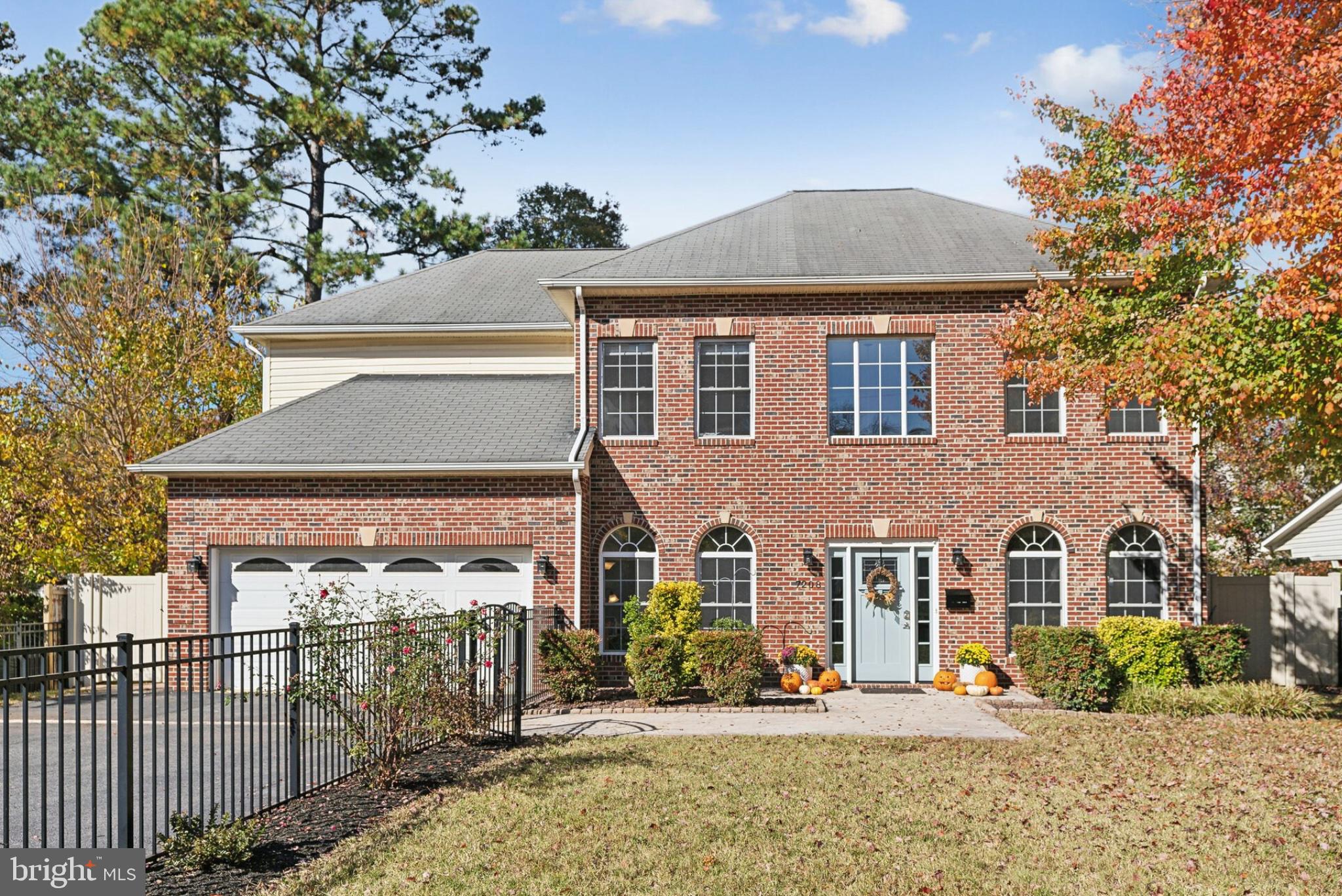 7208 Pine Dr