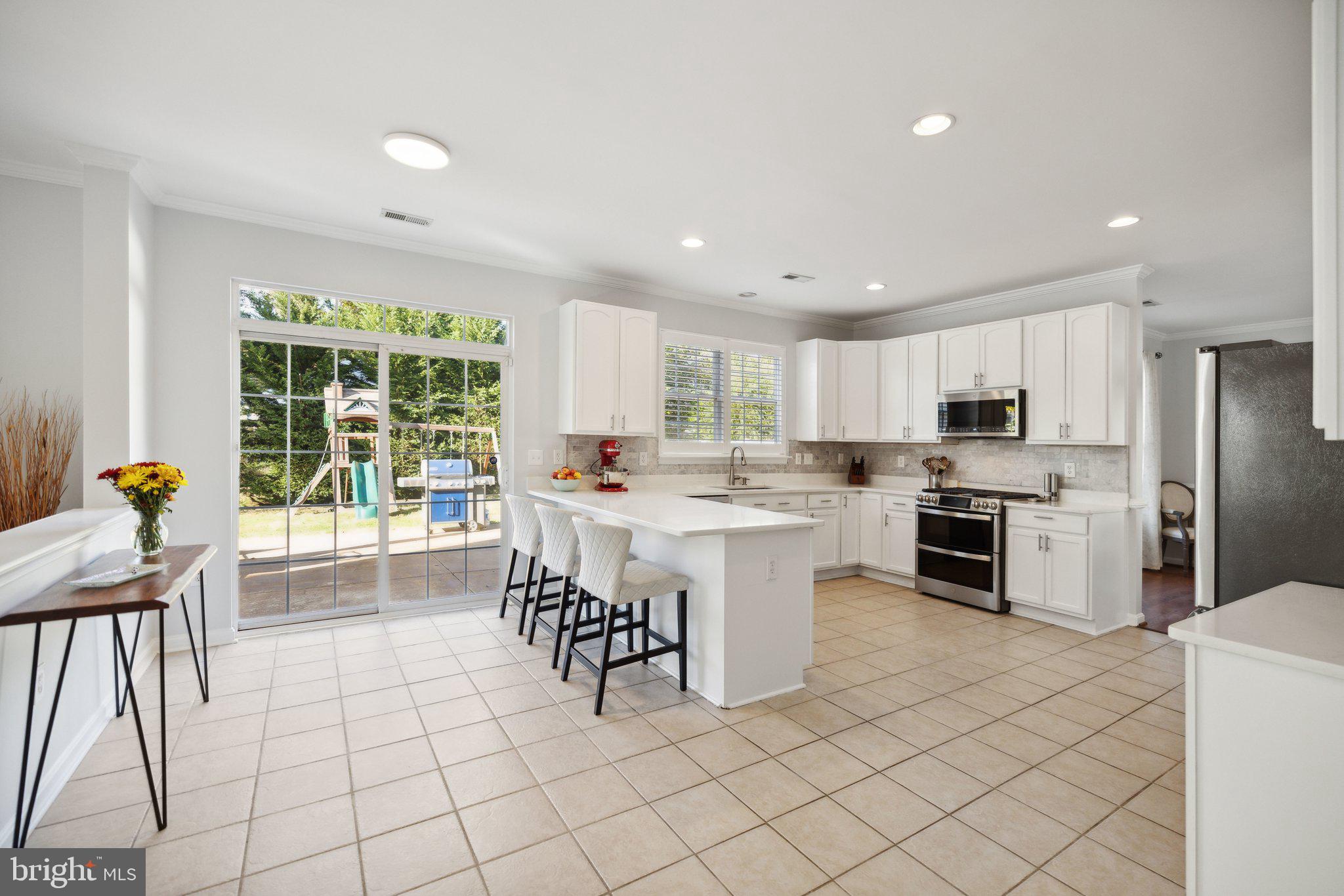 7208 Pine Dr