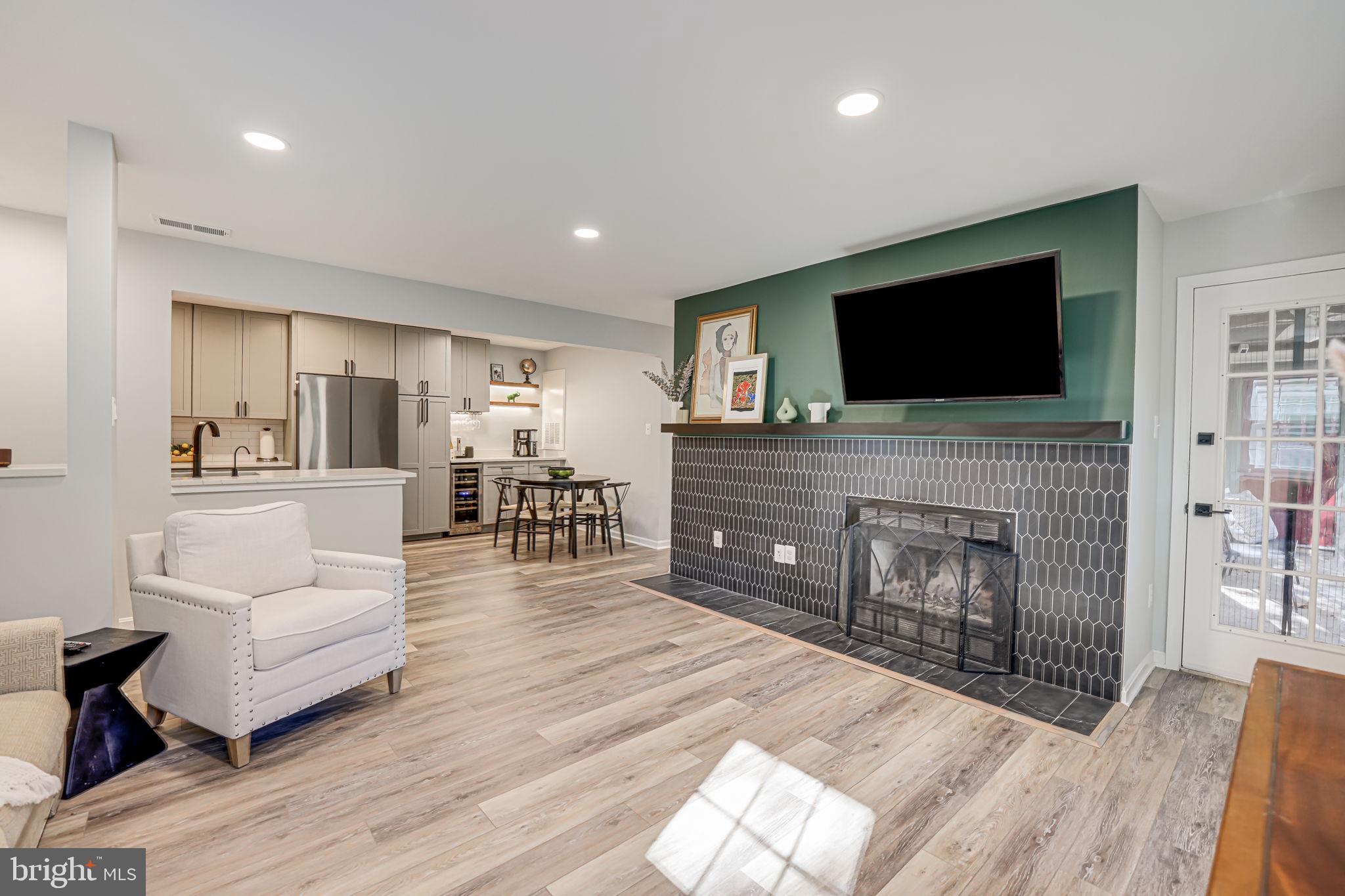 2221 Lovedale Ln #202b
