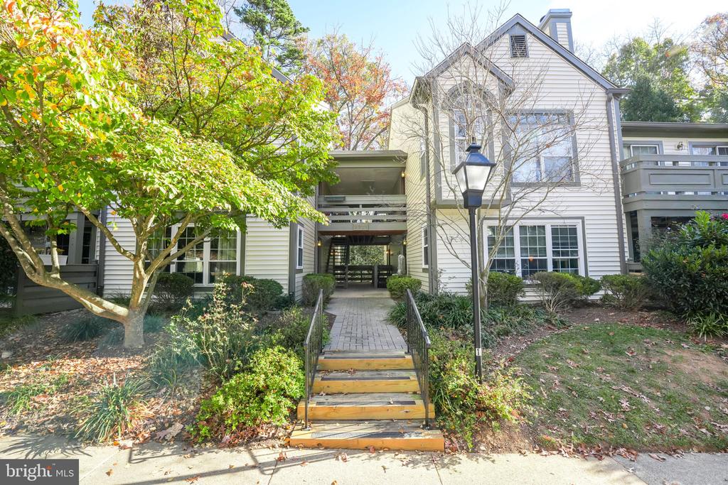 2221 Lovedale Ln #202b