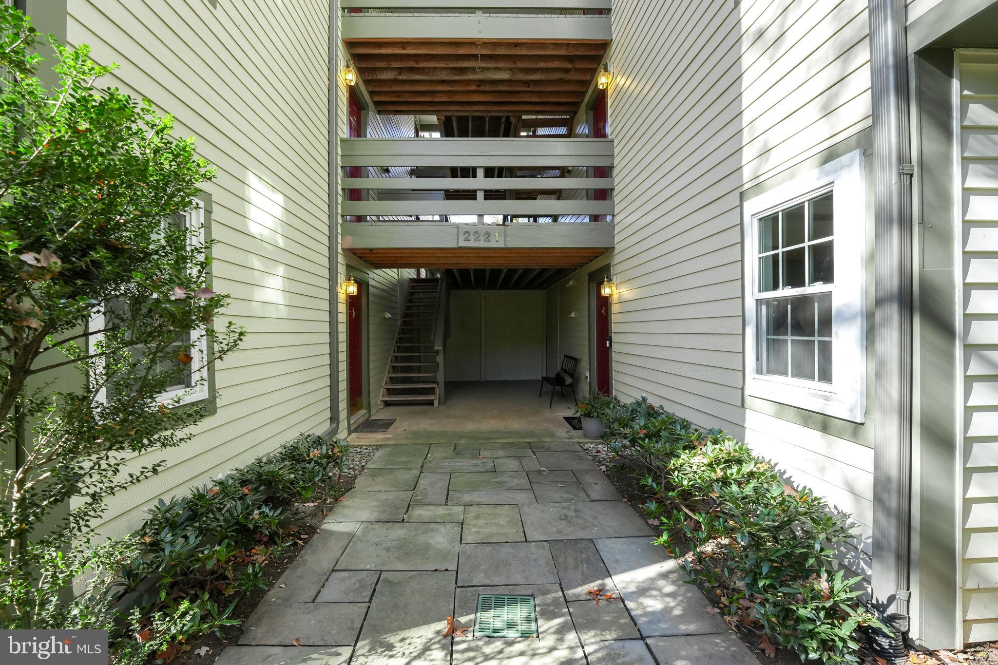 2221 Lovedale Ln #202b