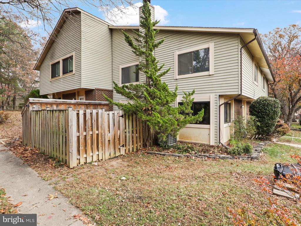 10684 MYRTLE OAK COURT