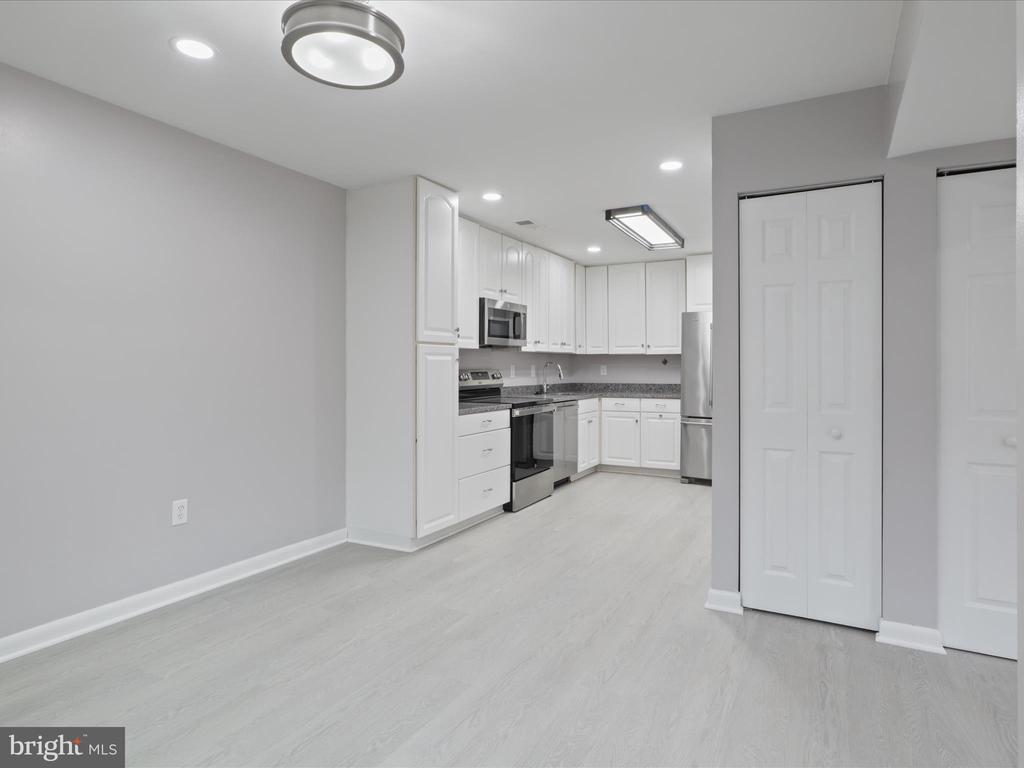 10684 MYRTLE OAK COURT