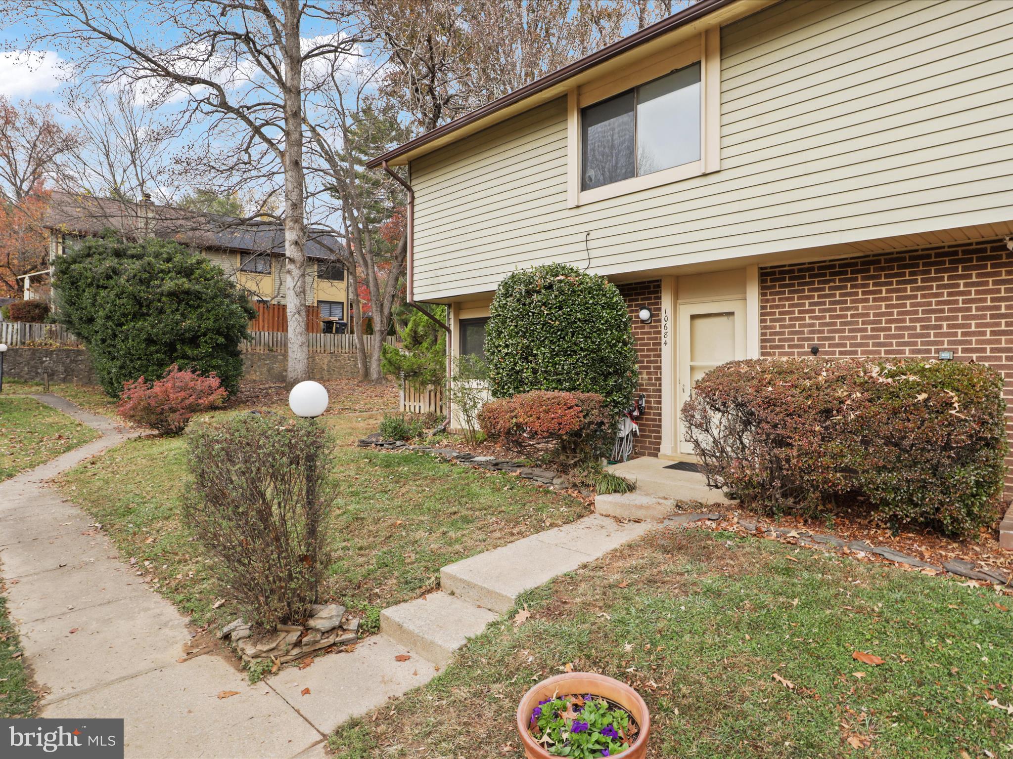 10684 MYRTLE OAK COURT