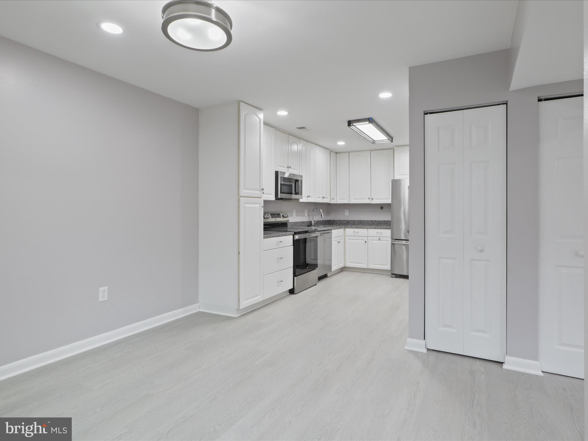 10684 MYRTLE OAK COURT