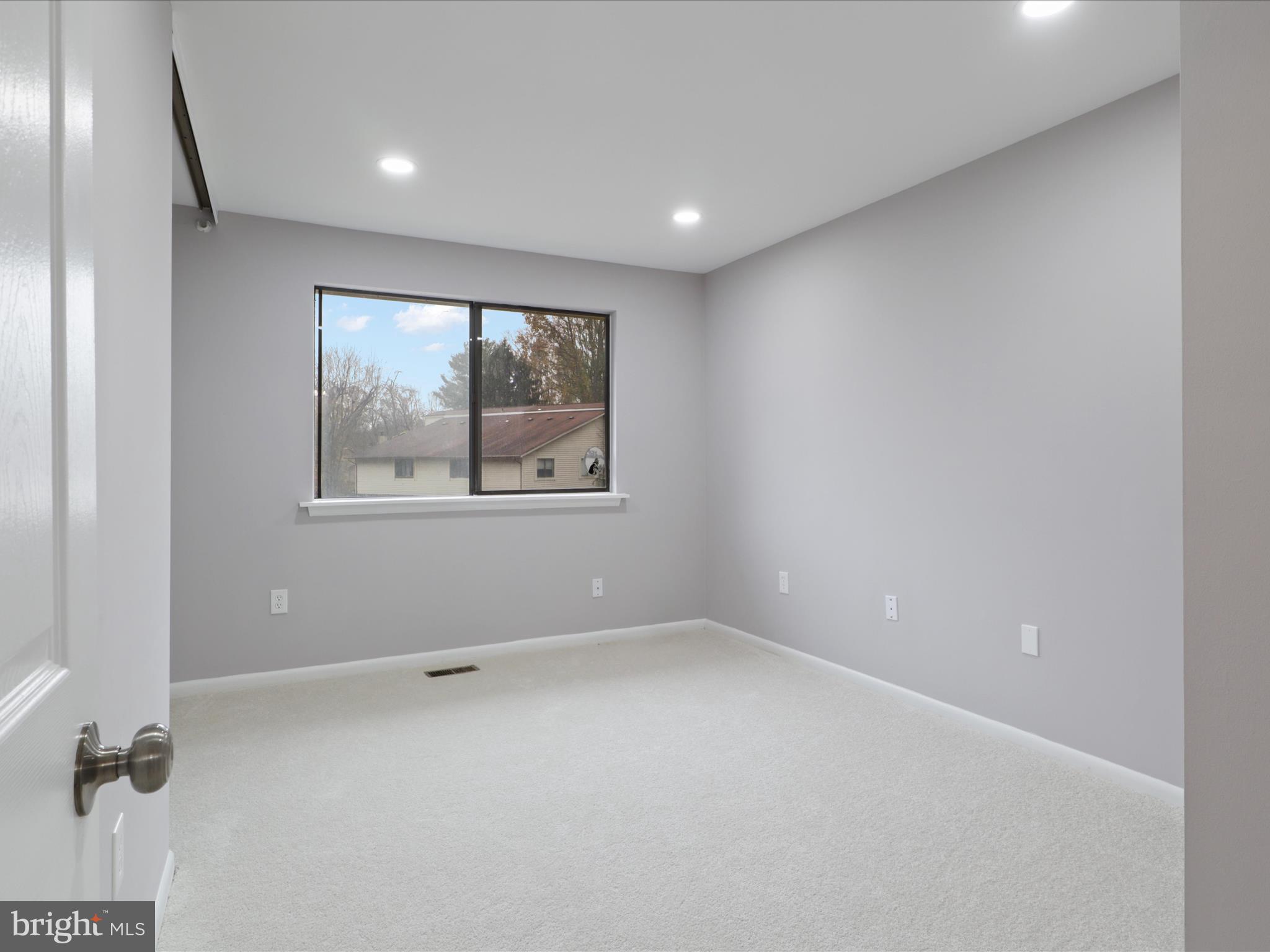 10684 MYRTLE OAK COURT