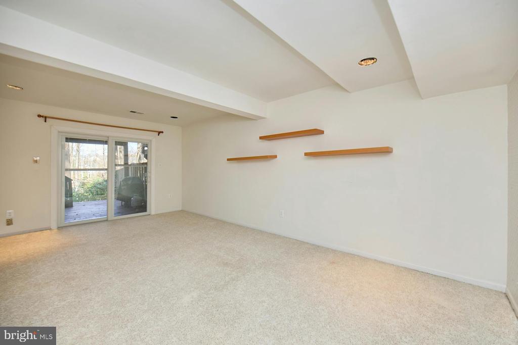 5704 Walnut Wood Ln