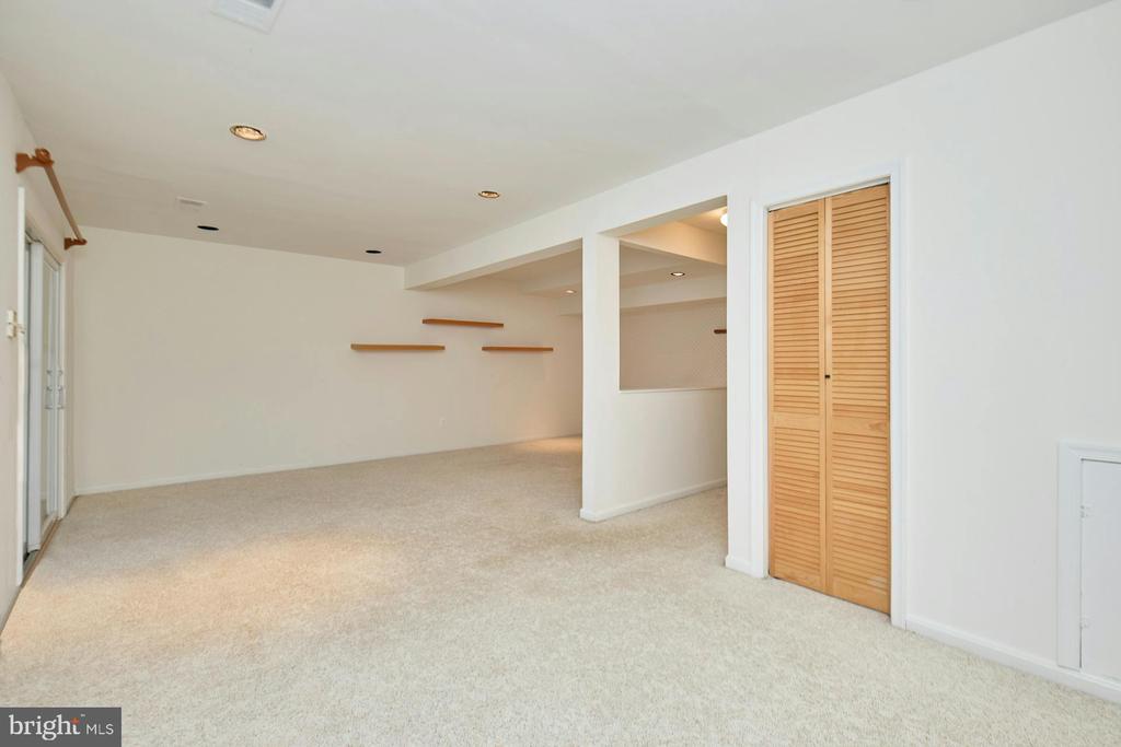 5704 Walnut Wood Ln