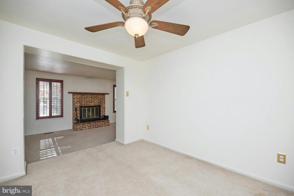 5704 Walnut Wood Ln