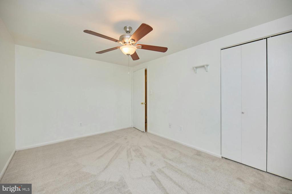 5704 Walnut Wood Ln