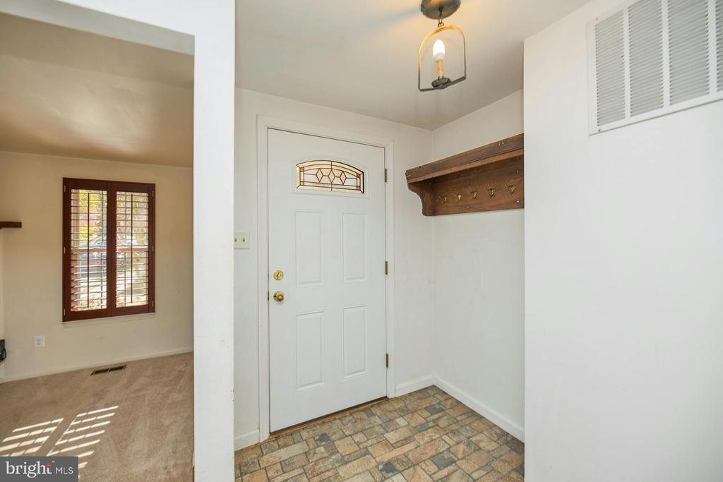 5704 Walnut Wood Ln