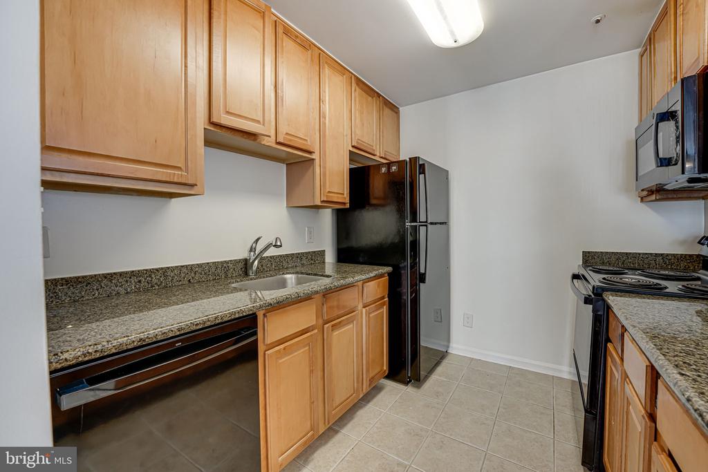 3178 SUMMIT SQUARE DR #3-B1